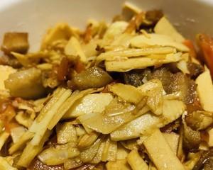 香菇冬笋肉片煲怎么做？步骤和技巧有哪些？