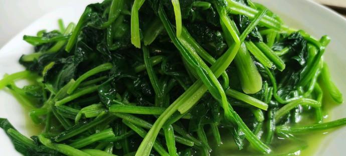 香菇丁炒菠菜怎么做？步骤和技巧有哪些？