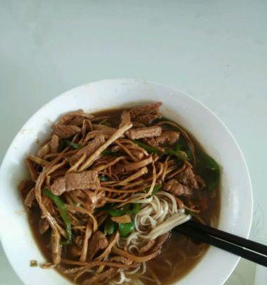 香菇蛋皮肉丝面怎么做？详细步骤和技巧是什么？