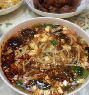 香菇大肉哨子面怎么做？详细步骤和技巧是什么？