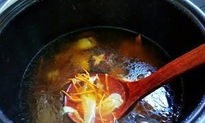 香菇虫草炖鸡的做法是什么？如何在家轻松制作？