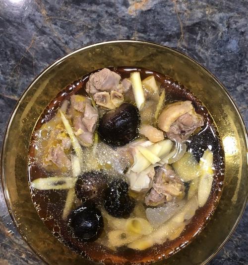 香菇虫草煲鸡汤的做法是什么？如何煲出营养又美味的鸡汤？