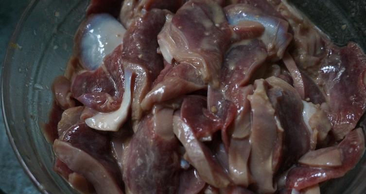 香菇炒鸭胗的做法是什么？步骤详解如何做出口感鲜美？