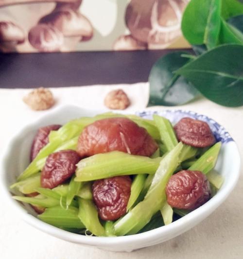 香菇炒香芹怎么做？步骤和技巧有哪些？