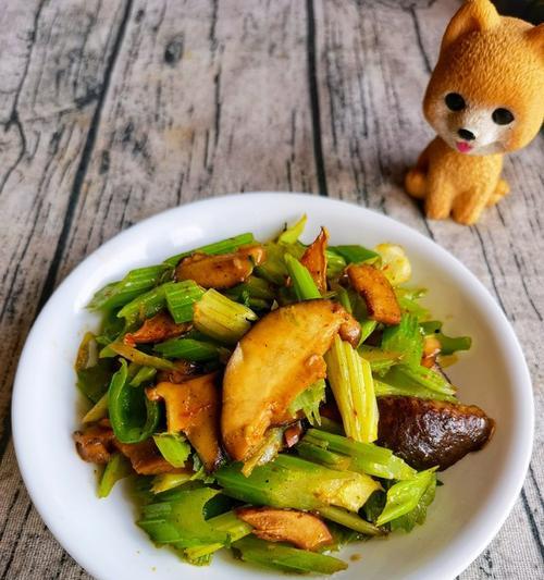 香菇炒西芹怎么做？步骤和技巧有哪些？