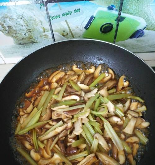 香菇炒西芹怎么做？步骤和技巧有哪些？