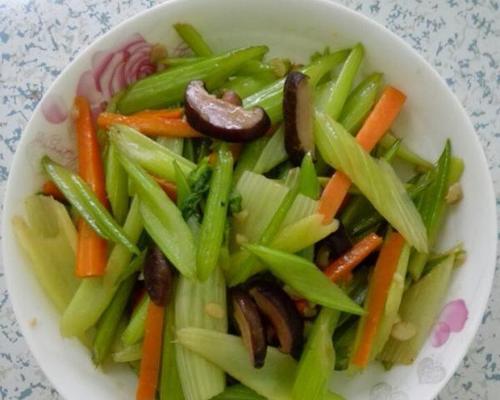 香菇炒丝瓜怎么做？步骤和技巧有哪些？