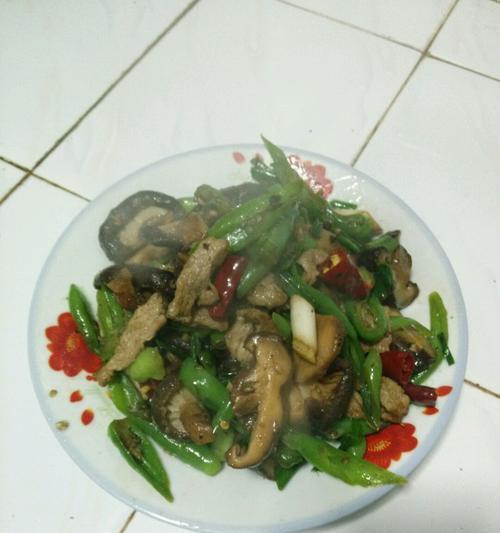香菇炒青椒怎么做？步骤和技巧有哪些？