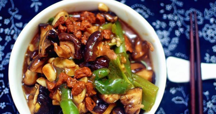 香菇炒青椒怎么做？步骤和技巧有哪些？
