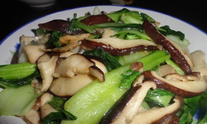香菇炒青菜的做法是什么？步骤详解及常见问题解答？