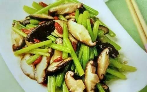 香菇炒芹菜怎么做？步骤和技巧有哪些？
