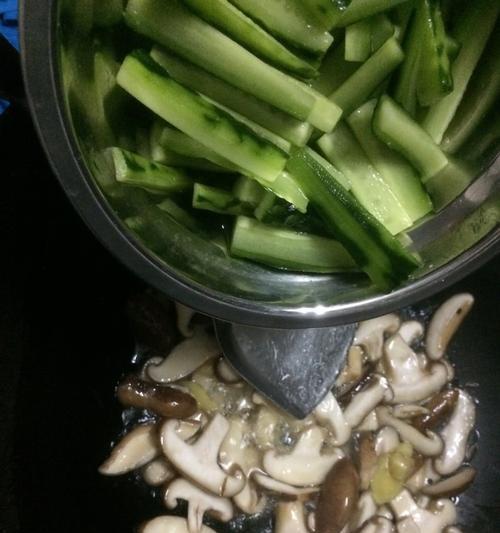 香菇炒黄瓜片的做法是什么？步骤详解如何做？