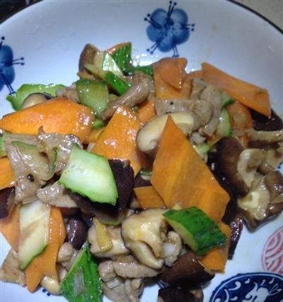 香菇炒黄瓜怎么做？步骤和技巧有哪些？
