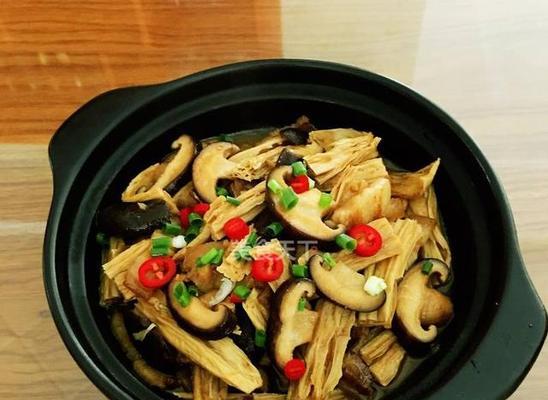 香菇炒腐竹的做法是什么？步骤详解如何做出口感鲜美？