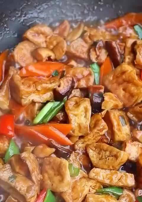 香菇炒豆腐怎么做？步骤和技巧有哪些？