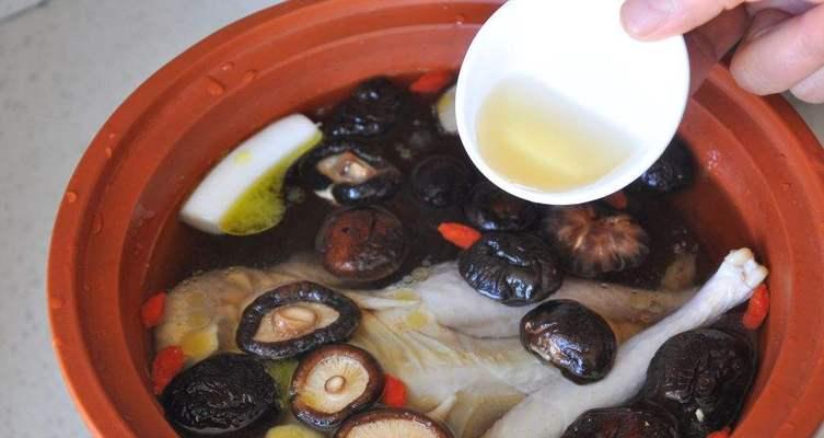 香菇板栗炖鸡的做法是什么？如何做出美味的香菇板栗炖鸡？