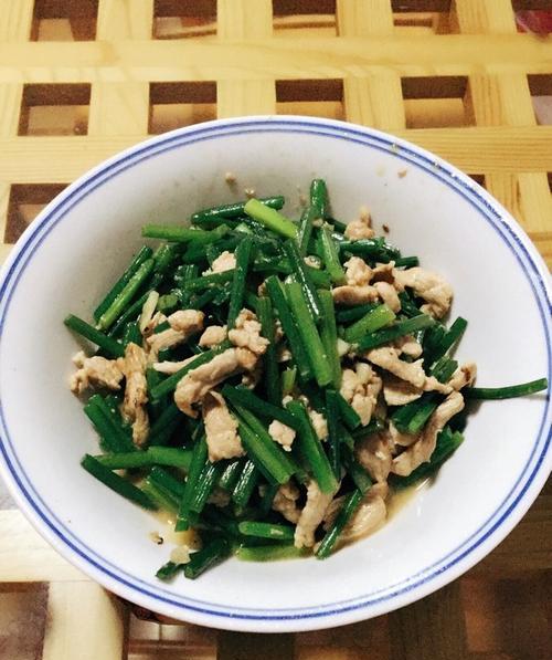 香干肉丝炒韭菜花怎么做？步骤和技巧有哪些？