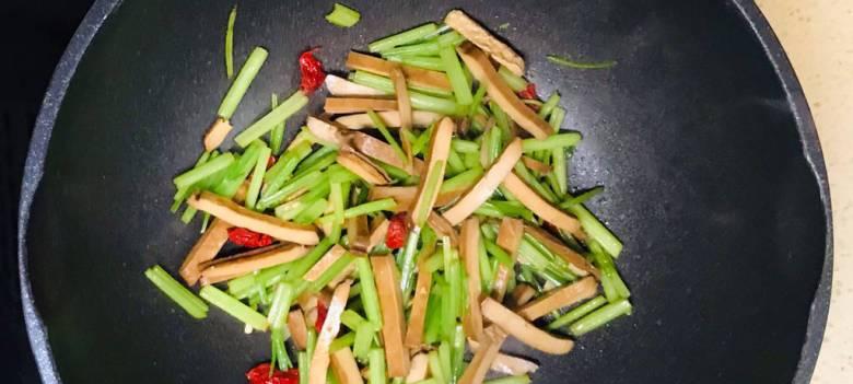 香干肉沫炒芹菜怎么做？步骤详解和常见问题解答？