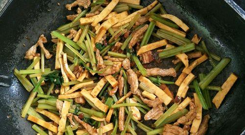 香干肉沫炒芹菜怎么做？步骤详解和常见问题解答？