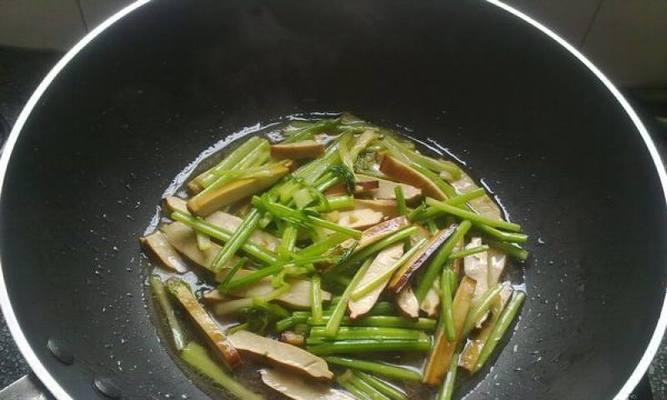 香干芹菜红椒炒回锅肉怎么做？步骤和技巧有哪些？