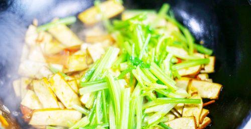 香干芹菜怎么做？步骤和技巧有哪些？