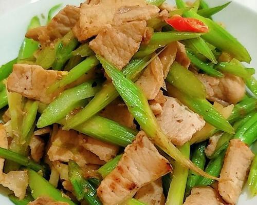 香干里脊炒芹菜怎么做？步骤和技巧是什么？